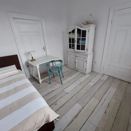 Im Erdgeschoss アパート *