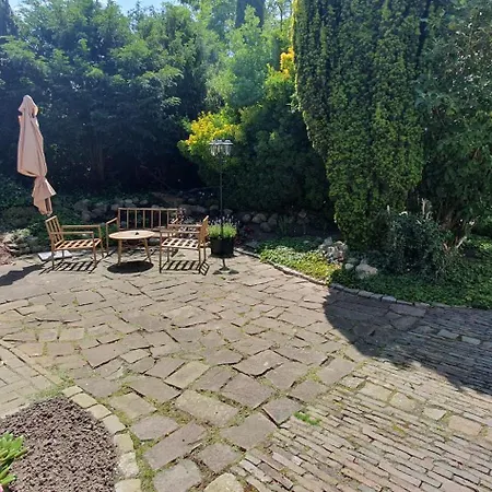 Im Erdgeschoss Апартаменты Норденхам